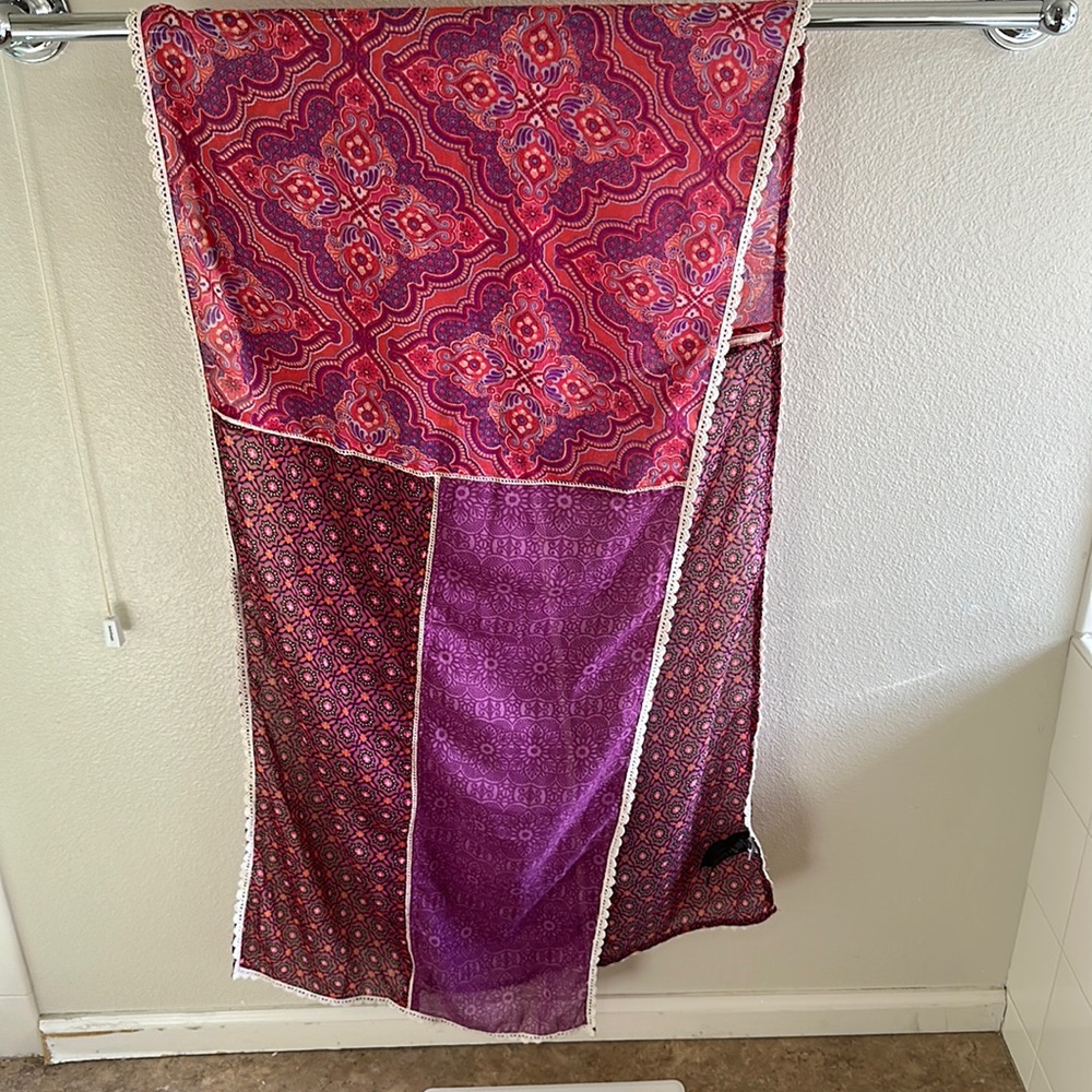 Prana scarf 🧣.  Beautiful colors. Excellent condition.